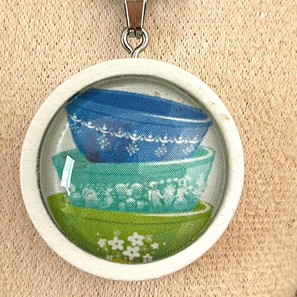 Vintage Pyrex mixing bowl stack pendant necklace. snowflake,amish,craisy daisy